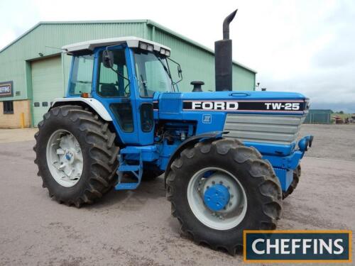 1988 FORD TW25 4WD 6cyl diesel TRACTOR Reg. No. E91 EVW Serial No. 920612 This well presented Super Q cab example is fitted with underslung front weights, good tyres and has recorded just 5942 hours.