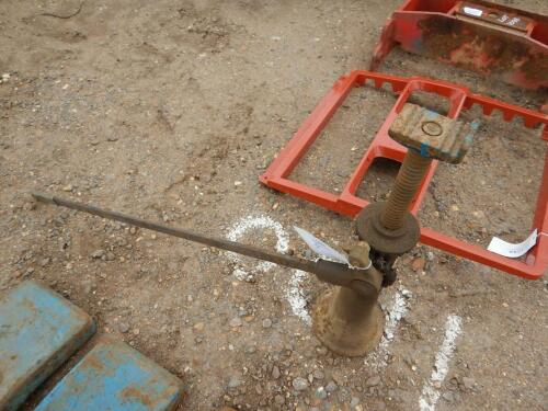 Fordson E27N high lift jack