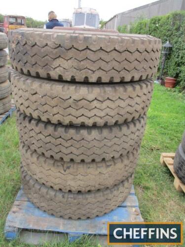 22.5/10-22.5 10 stud wheels and tyres (5)
