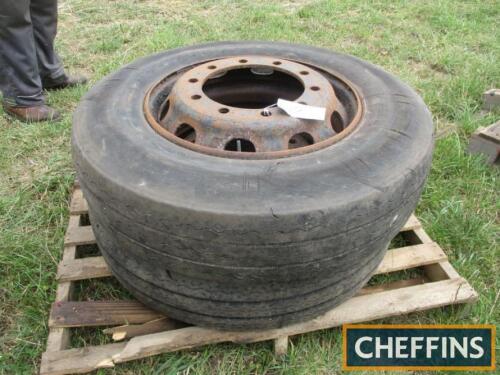 10R22.5 10 stud wheels and tyres (2)