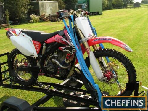 2005 450cc Honda CRF450R Motocross MOTORCYCLE Reg. No. N/A Frame No. JHPE05AX6M401243 Often cited as the benchmark motocross machine since its inception in 2005, the CRF450R is the machine to own for all serious motocrossers. This example is stated to hav