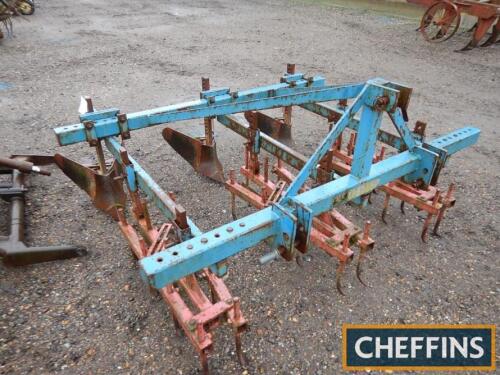 Bench inner row cultivator