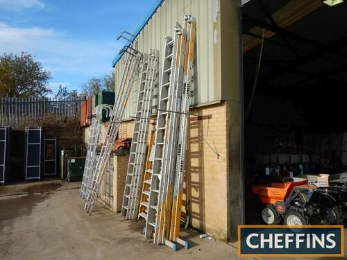 Aluminium triple extending ladder