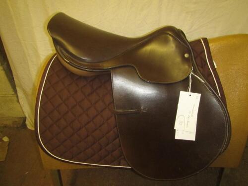 Thoroughbred close contact saddle 17in medium fit brown