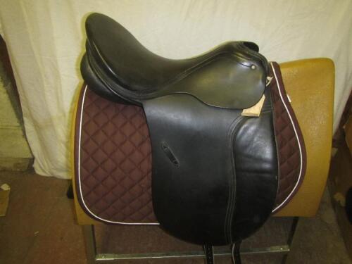 Passier remmi dressage saddle 17in black medium fit