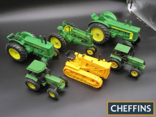 John Deere, die cast models of various scales by Ertl to include 820, 430 Crawler etc. (6)