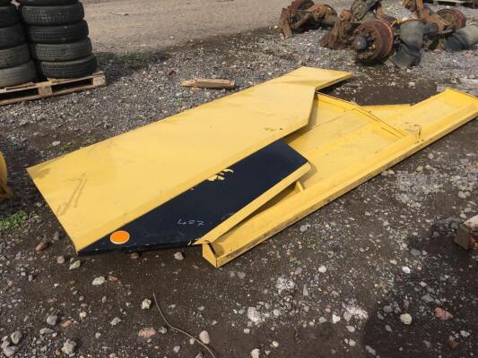 New Holland TX 66 Combine Side Panels UNRESERVED LOT