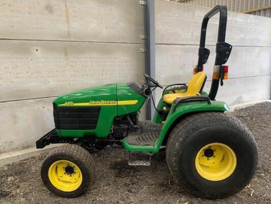 John Deere 4410 4wd Tractor c/w manual transmission with electric LH shuttle Ex estate Hours: 4780