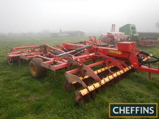 Vaderstad Topdown 600 trailed hydraulic folding cultivator with double row leading discs, hydraulic tines and press, 6m Serial No. 122