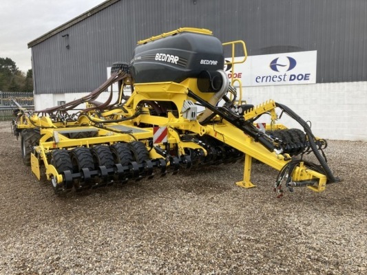 2020 BEDNAR OO6000L OMEGA DRILL EX DEMONSTRATION 6M DRILL 12.5CM SPACING SEED COULTERS - HYDRAULIC ADJUSTMENT , HYDRAULIC DEPTH ADJUSTMENT PRESS WHEELS SEED FLOW SENSORS 2X2 TRACK ERADICATORS PRE EMERGENCE MARKERS 2 X3 TRAMLINE, LITTLE USE - (SERIAL NO O