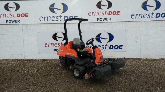 2017 JACOBSEN ECLIPSE 322 11-KNIFE RRB EX-HIRE GREENS MOWER (H3266) 2CYLINDER 13HP KUBOTA HYBRID ENGINE, ZERO HYDRAULICS, SWING OUT CENTRE UNIT, ON-BOARD CUT/TRANSPORT SPEED ADJUSTMENT, ADJUSTABLE FREQUENCY OF CUT, ON-BOARD BACK LAPPING, 11-KNIFE TRUE SET