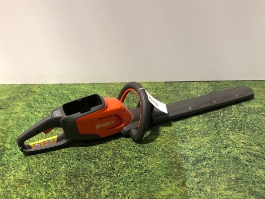 2015 HUSQVARNA 136LIHD45 18' BATERY HEDGE TRIMMER SHELL HV-HT136LIHD45 20151900032 NO WARRANTY