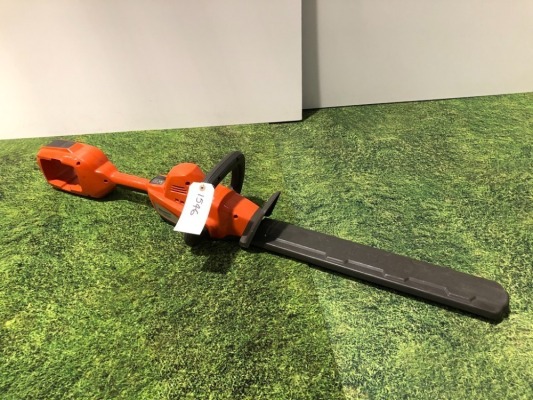 2014 HUSQVARNA 136LIHD50 20' BATTERY HEDGE TRIMMER SHELL USED HV-HT136LIHD50 20140900053 NO WARRANTY