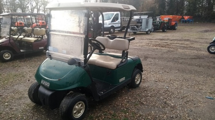 2015 EZGO RXV-E FORREST GREEN 48 VOLT, ON BOARD CHARGER, FOLD DOWN WINDSHIELD, STONE BEIGE SUNTOP AND SEATS, BATTERY FILLING KIT, TWIN BAG CARRIER, SWEATER BASKET. 5374635 91178576