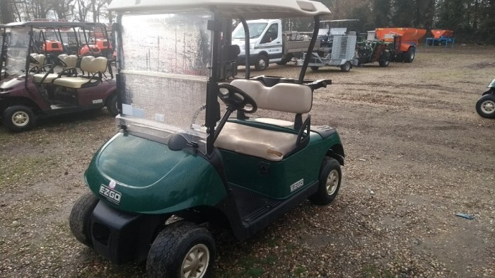 2015 EZGO RXV-E FORREST GREEN 48 VOLT, ON BOARD CHARGER, FOLD DOWN WINDSHIELD, STONE BEIGE SUNTOP AND SEATS, BATTERY FILLING KIT, TWIN BAG CARRIER, SWEATER BASKET. 5375450 91178588