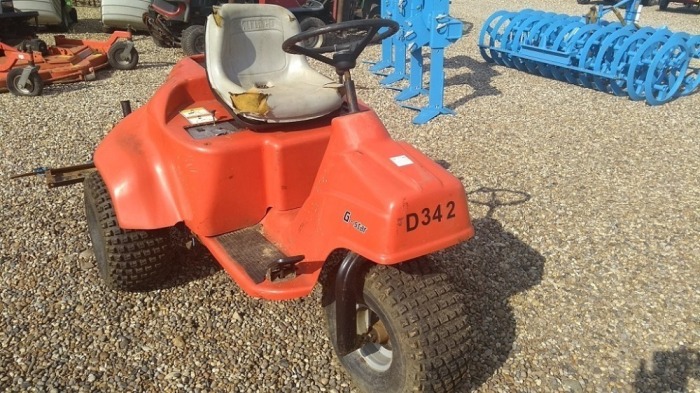 2007 SMITHCO GSTAR BUNKER RAKE PETROL 16HP OHV PETROL ENGINE, 2 WHEEL GEAR DRIVE,TORQUE CONVERTER CLUTCH, ELECTRIC LIFT FOR REAR RAKE, 3 SECTION STEEL TINE SEGMENTS, 5 GROOVED FLOATING BLADES, REAR ACTUATOR NEEDS ATTENTION 11171024