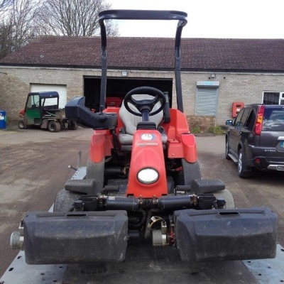 2011 JACOBSEN ECLIPSE 322 GREENS MOWER 13 HP 2 CYLINDER DIESEL ENGINE HYBRID TRANSMISSION, 48V AC TRACTION DRIVE, JOY STICK LIFT AND LOWER OF UNITS WITH INDIVIDUAL LOCK OUT, SWING OUT REAR CUTTING UNIT, 11-KNIFE CUTTING UNITS, GROOVED FRONT ROLLER