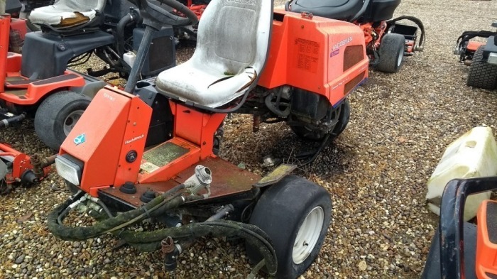 JACOBSEN GREENSKING 6 GREENSMOWER 11K 19 HP KUBOTA 3 CYLINDER DIESEL ENGINE, SET 3 11-KNIFE CUTTING UNITS, ENGINE RUNS, SUITABLE FOR SPARES 622771999 91147011