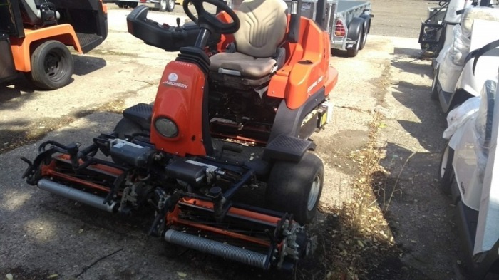 2012 JACOBSEN ECLIPSE 322 GREENS MOWER 13 HP 2 CYLINDER DIESEL ENGINE HYBRID TRANSMISSION, 48V AC TRACTION DRIVE, JOY STICK LIFT AND LOWER OF UNITS WITH INDIVIDUAL LOCK OUT, SWING OUT REAR CUTTING UNIT, 11-KNIFE CUTTING UNITS, SMOOTH FRONT ROLLERS
