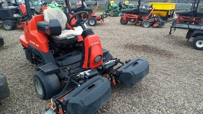 2013 JACOBSEN ECLIPSE 322 GREENS MOWER 13.5 HP KUBOTA DIESEL HYBRID, 48 VOLT AC TRACTION DRIVE, FULLY ADJUSTABLE CUTTING FREQUENCY, SWING OUT CENTRE UNIT, 11- KNIFE TRU-SET CUTTING UNITS, SMOOTH FRONT ROLLERS, REAR ROLLER BRUSHES 6282502508