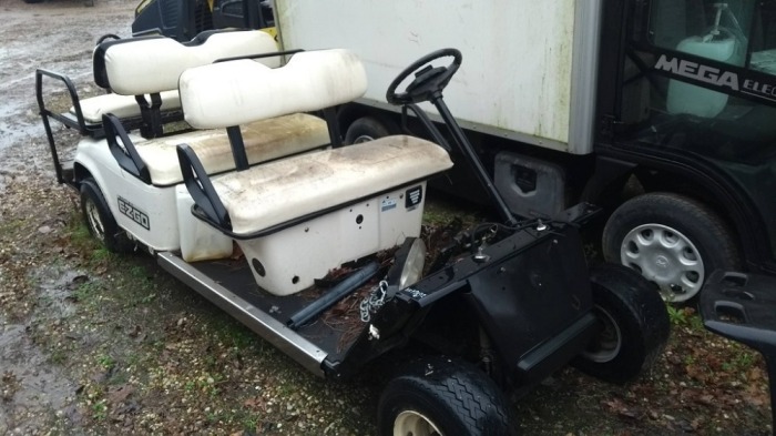 EZGO SHUTTLE 6 SEATER E 48 VOLT BATTERY, ON BOARD CHARGER, 4 FORWARD 2 REVERSE SEATS, FLORIDA VERSION NO ROOF, WILL NEED ATTENTION. 2712462 11172492