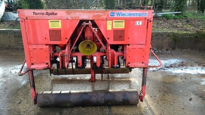 WIEDENMANN P160 AERATOR 3 POINT LINKAGE TRACTOR MOUNTED, 1.6 M WORKING WIDTH, MAX WORKING DEPTH 300mm, CENTRAL DEPTH ADJUSTMENT, REAR ROLLER, PARKING STAND, 11128436