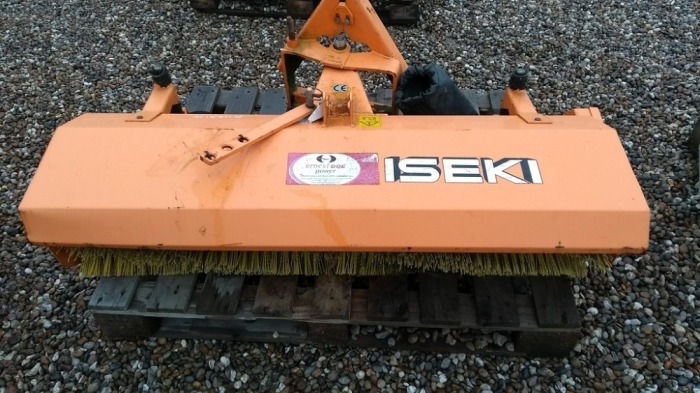 2012 ISEKI KL130 FRONT MOUNTED BRUSH 'A' FRAME FRONT MOUNTED MECHANICAL DRIVE BRUSH,1.5 M, MANUAL ANGLE ADJUST FITTING KIT TO SUIT ISEKI SXG RIDE-ON MOWER . A1165152