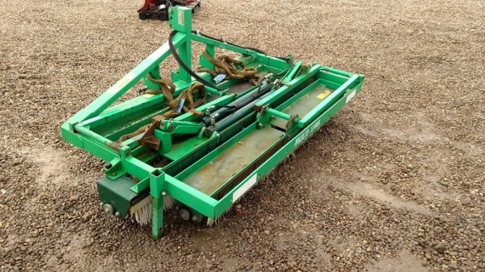 2014 GREENTEK MULTI SOREL ROLLER MULTI SAREL ROLLER ON 3 POINT LINKAGE, WORKING WIDTH 1.8 M OR 5.4 M WITH WINGS FOLDED OUT, OPTIONAL REAR BRUSHES, THESE WOULD NEED REPLACING. 2900314 A1157012