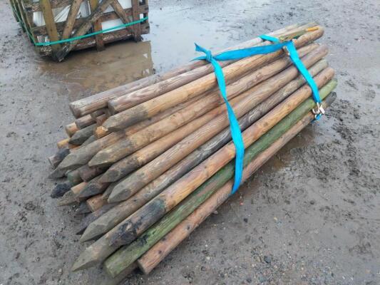 Qty of Fence Posts UNRESERVED LOT C/C: 44186000