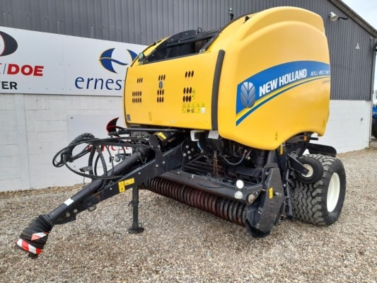 2014 NEW HOLLAND ROLL-BELT 180F SUPERFEED ROUND BALER, 41,277 BALE COUNT, VARIABLE CHAMBER, SWING OUT PICK UP CASTOR WHEELS, 2.2M WIDE PICK UP, WINDROW ROLLER, AUTO CHAIN LUBE SYSTEM, NET WRAP, REAR STORAGE BOX, SINGLE AXLE, 500/55-20 TYRES, BALE COMMAND
