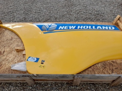 1 X LOT OF NEW HOLLAND SIDE PANELS TO SUIT NEW HOLLAND CR10.90 COMBINE (K) (NO RESERVE)