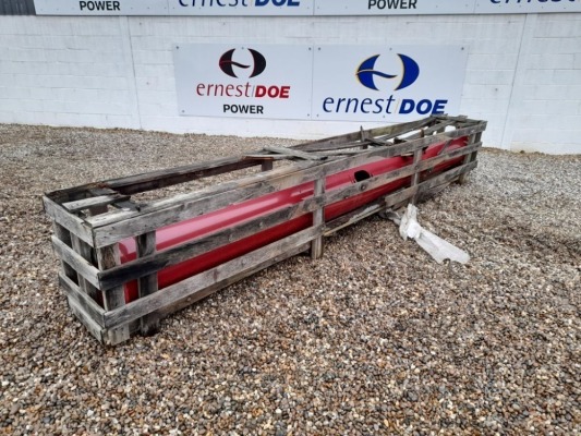 1 X UNLOADING AUGER TUBE, 1ST SECTION COMPLETE WITH HYDRAULIC FOLD BRACKET TO SUIT CASE COMBINE, PAINT WORK FADED, SOME PAINT CHIPPED OFF (3) (NO RESERVE)