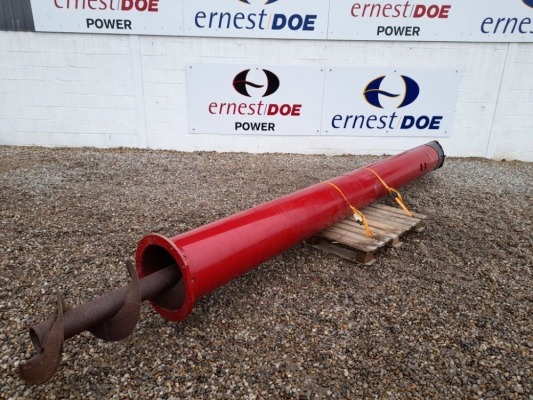 1 X UNLOADING TUBE COMPLETE WITH AUGER TO SUIT CASE COMBINE, PAINT FADED & SCRATCHED OFF IN PLACES, SEVERAL AREAS OF SURFACE RUST (3) (NO RESERVE)