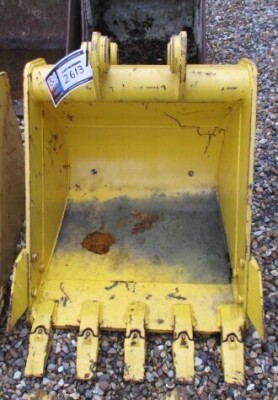 HYUNDAI DIGGING BUCKET TO FIT HYUNDAI R55-7/R55-7A/R55-9/R55-9A/R60CR-9/R60CR-9A 45MM PIN DIAMETER (NO RESERVE)