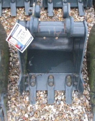 HYUNDAI DIGGING BUCKET TO FIT HYUNDAI R16-9/R17-9A/R18-9/R18-9AK 30MM PIN DIAMETER (NO RESERVE)