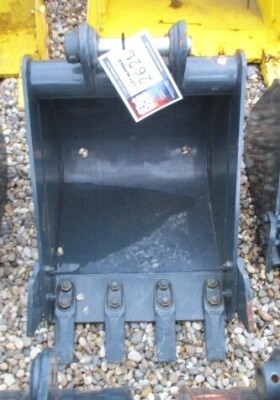 HYUNDAI DIGGING BUCKET TO FIT HYUNDAI R25Z-9/R25Z-9AK/R27Z-9/R30Z-9AK 35MM PIN DIAMETER (NO RESERVE)