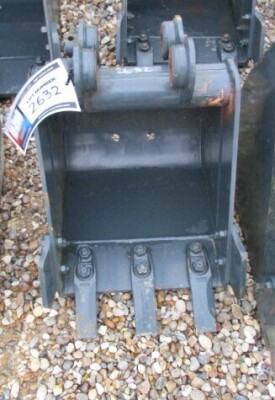 HYUNDAI DIGGING BUCKET TO FIT HYUNDAI R16-9/R17-9A/R18-9/R18-9AK 30MM PIN DIAMETER (NO RESERVE)