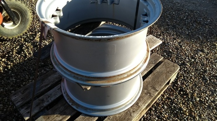 WHEEL RIMS - Misc 2 x Wheel rims 24" (NO RESERVE)