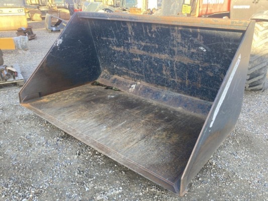 CHERRY CB08W GRAIN BUCKET WITH MANITOU BRACKETS, SCUFFED IN PLACES - SERIAL NO. A4243 (11140300)
