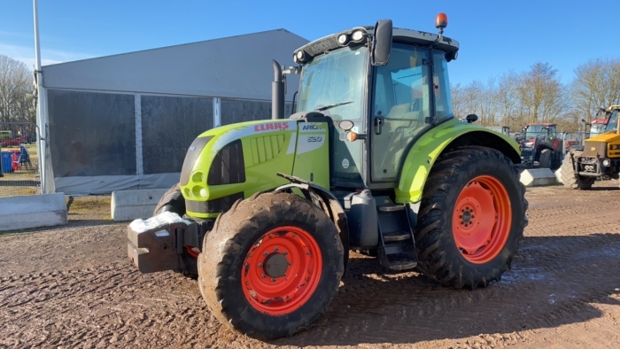 Claas Arion 520 Tractor <br/>Reg. No. PX09 EAC<br/>Ser. No. 1801809<br/>C/C: 87019410