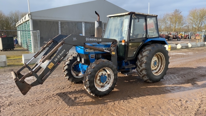 Ford 5030 Tractor c/w Howard loader Reg. No. M335 YEY C/C: 87019310