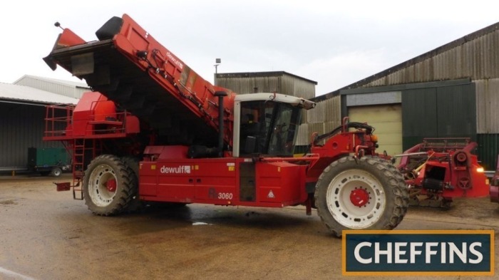 2013 DEWULF RA3060 2row SELF-PROPELLED BUNKER HARVESTER Fitted with front topper with cross conveyor, full width digging with 1.6m webs (44mm pitch), in cab controlled agitation, axial roller separator with hedgehog belt ring web feeding on to fully adjus