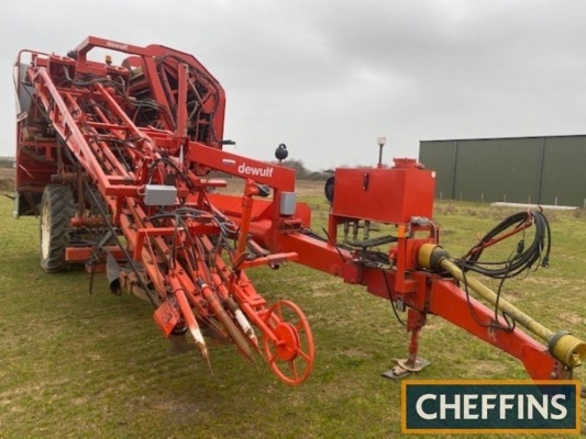 2007 DeWulf GK11 2row top lifter carrot harvester fitted with auto depth control and new knives and belts last season Location: Ipswich