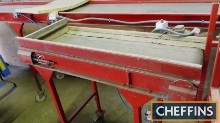 2no. Freestanding conveyors, 1no. 700mm wide, c.26ft long with flat belt t/w 1no. 600mm wide 1.7m long, both 3phase Serial No. 956660 Location: Near Biggleswade