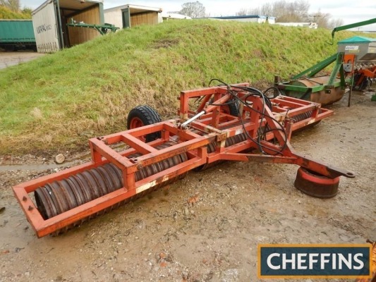 D.W Tomlin mounted hydraulic folding Cambridge Rolls, 5.5m