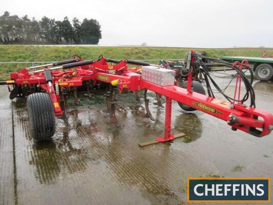 2011 Vaderstad Cultus CS420 trailed hydraulic folding stubble cultivator fitted with springtines, discs and rubber packer roller, 4.2m Serial No. CS-11070