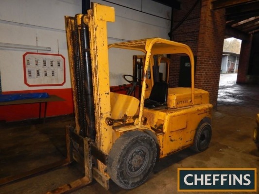 HYSTER diesel fixed mast FORKLIFT Fitted with pallet tines