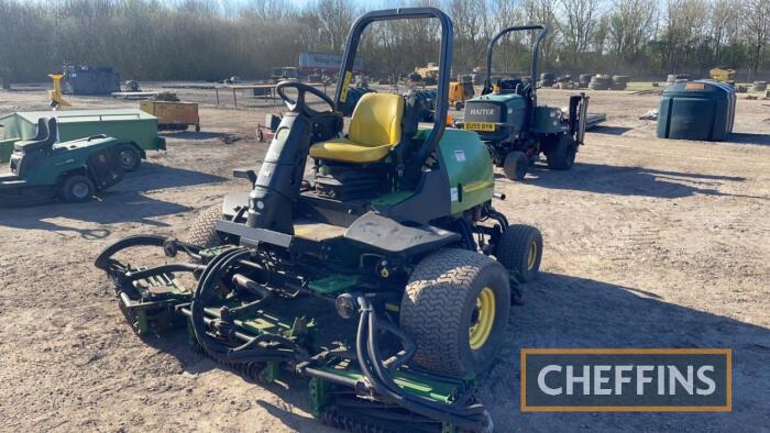 John Deere 3235C Fairway Mower c/w service history, registration documents Hours: approx 820 Reg. No. KE07 EOP