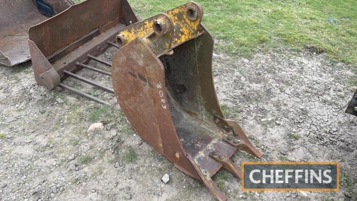 Digger Bucket 15in c/w 45mm pins UNRESERVED LOT C/C: 84314100