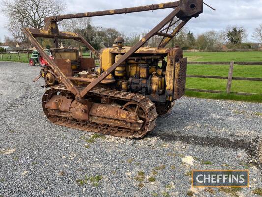 CATERPILLAR D6 3cylinder diesel CRAWLER TRACTOR A narrow gauge exampled fitted with winch and blade equipment